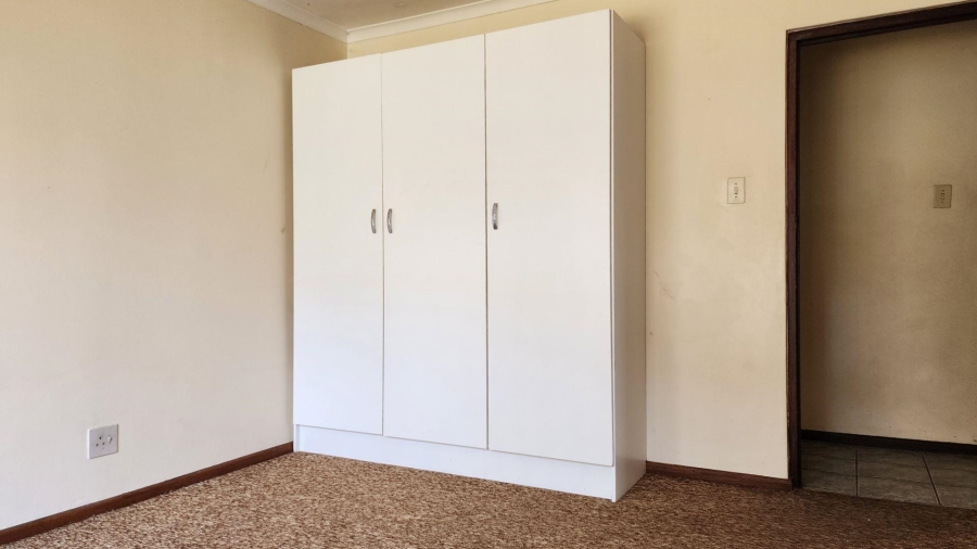 5 Bedroom Property for Sale in Uilenkraalsmond Western Cape